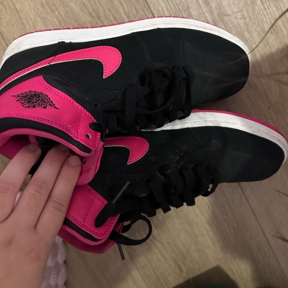 Jordan 1 Retro High
Black Vivid Pink (GS) 6.5 Y - Picture 2 of 4